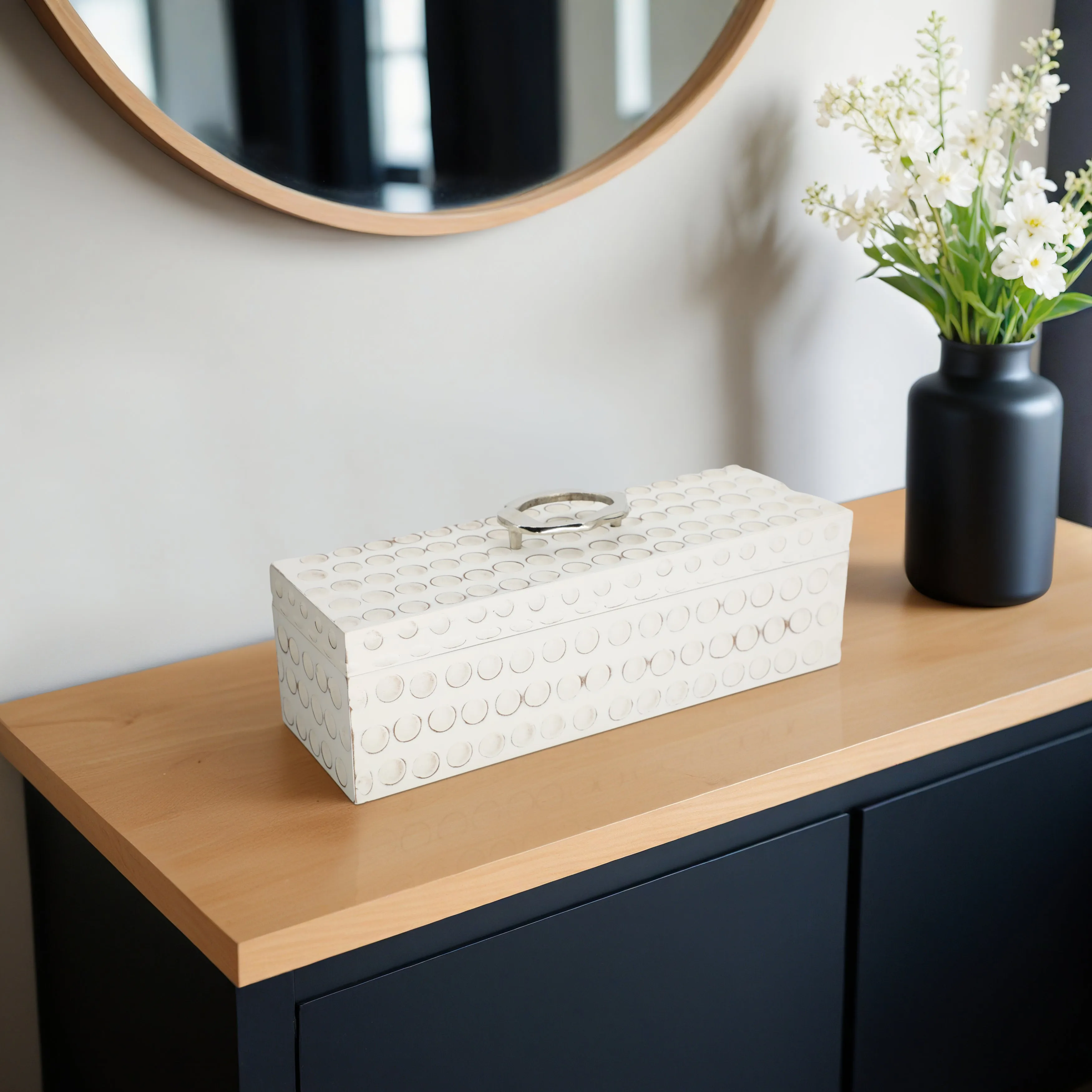18" Griffon White Wood Box