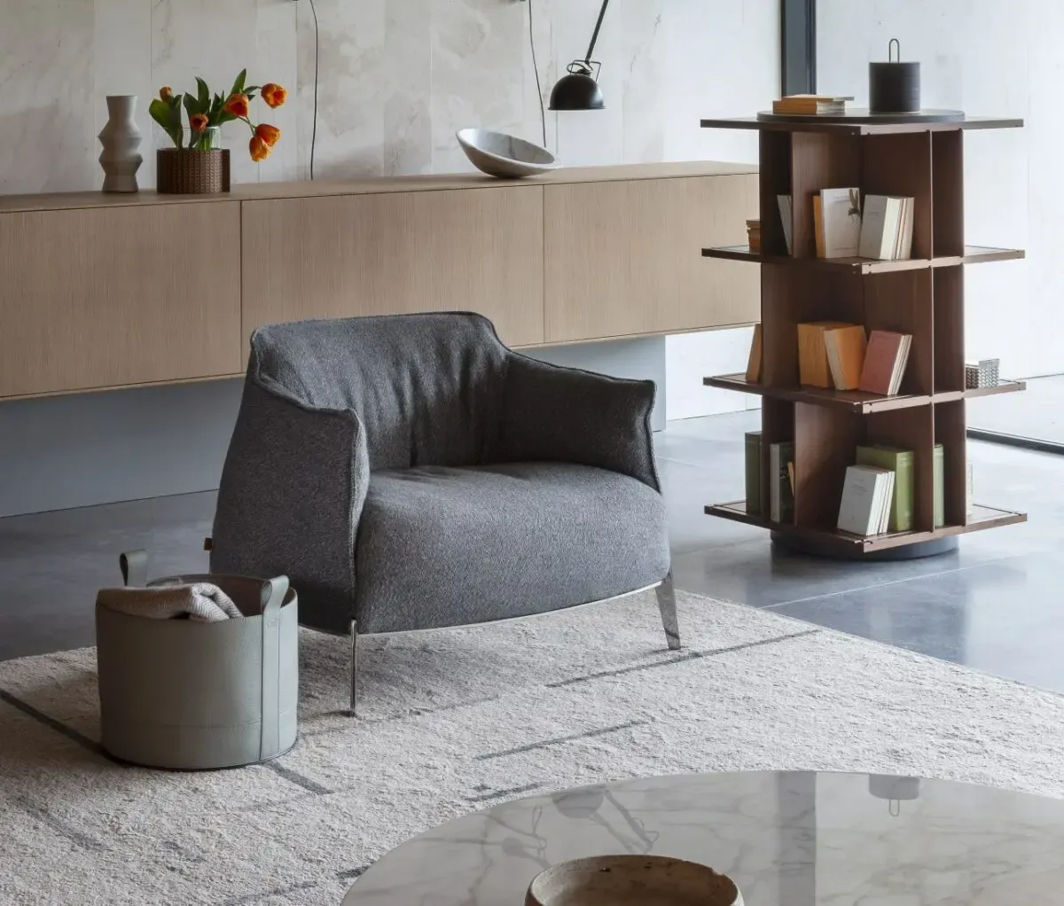 Archibald Gran Comfort Armchair