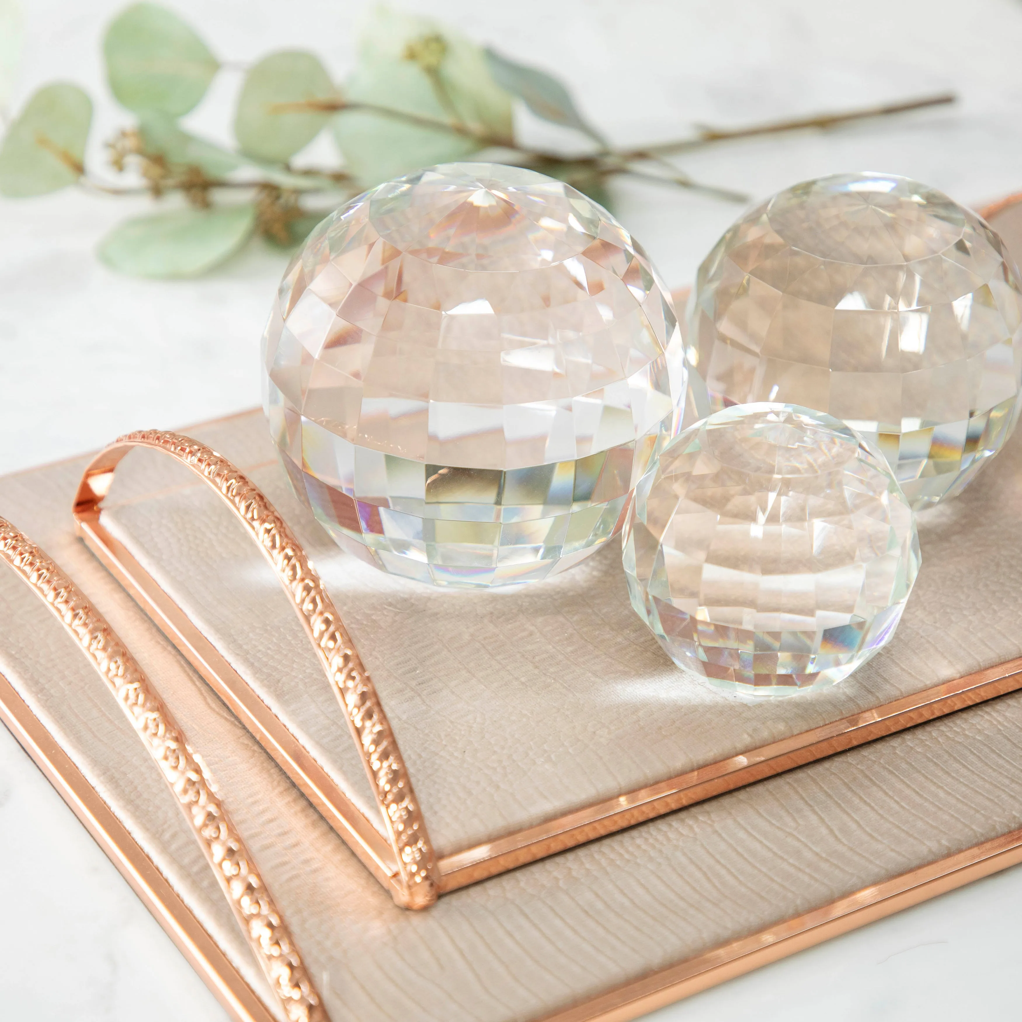 CRYSTAL 4" ORB, CLEAR
