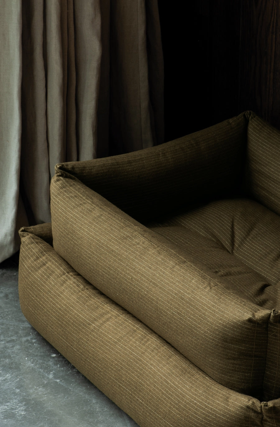Home Bianca Lorenne dark hazel stripe pet bed