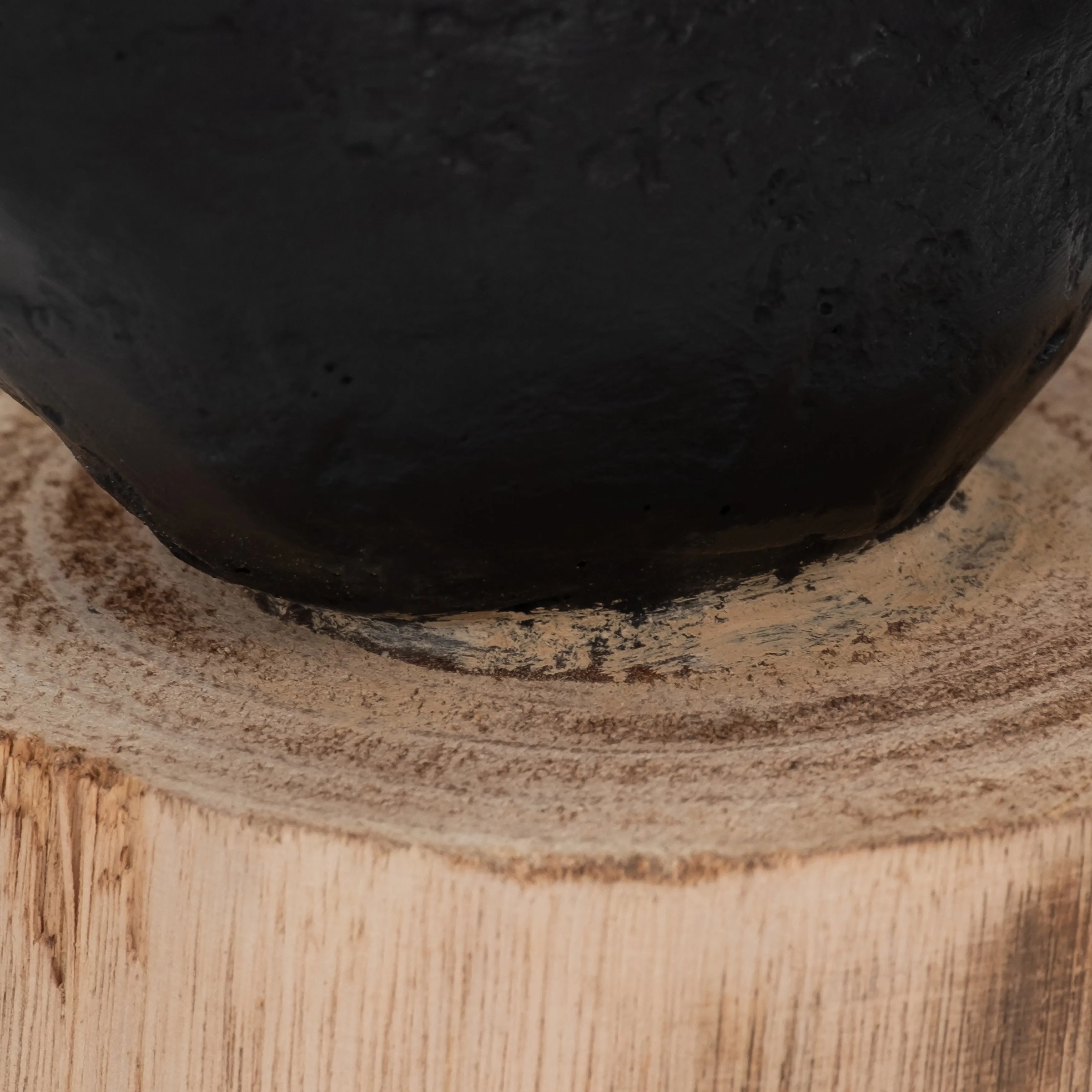 RESIN, 8" BIRD PERCHED ON LOG, BLACK/BROWN